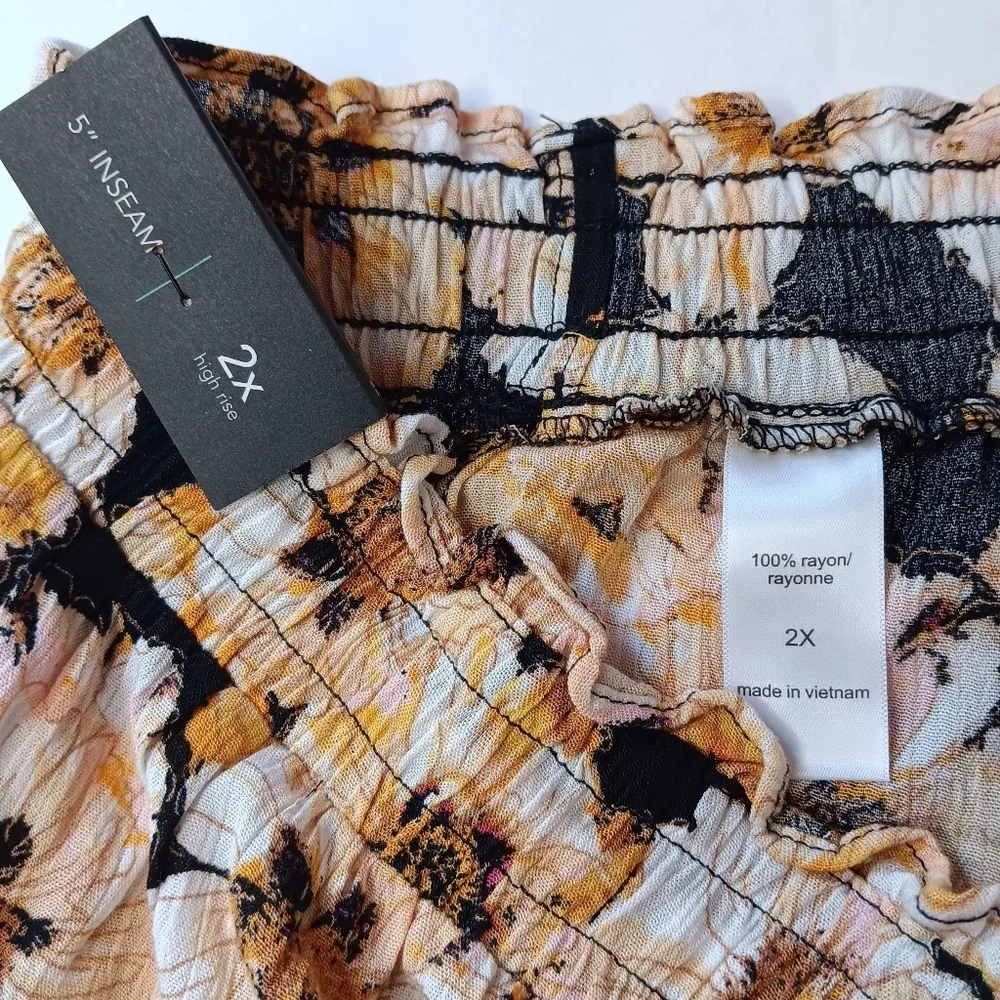 NWT Resort wear short pockets floral print Black Cream rayon Plus Size 2X. - Picture 10 of 15